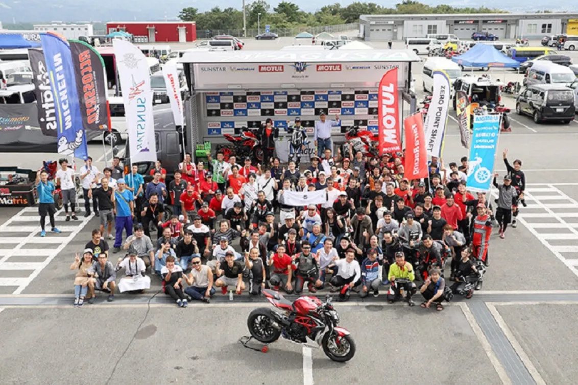 株式会社ホワイトハウス_モトスクエア東京_集合写真