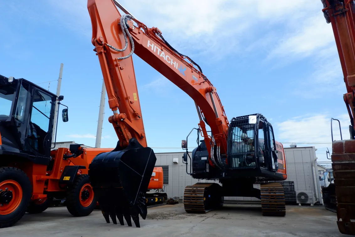 日立建機日本株式会社_関東甲信越支社_業務部 サービスグループ_メンテナンスチーム_君津メンテナンスセンタ_作業風景