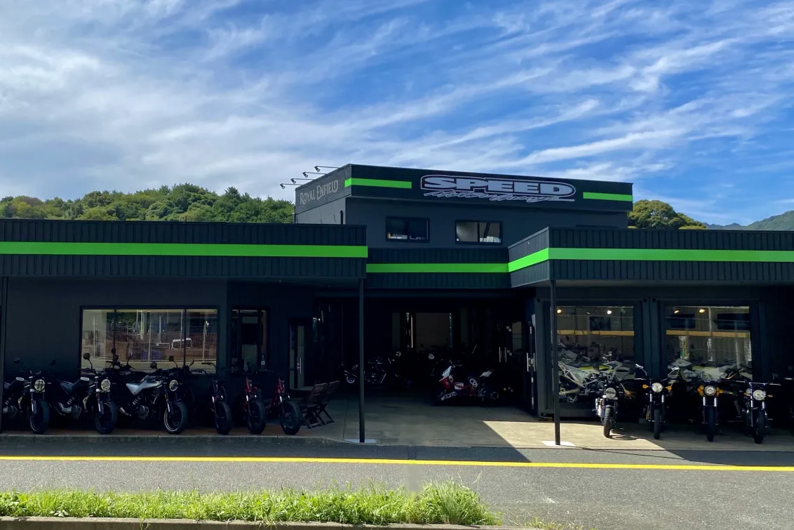 株式会社スピード_モーターガレージ_店舗風景
