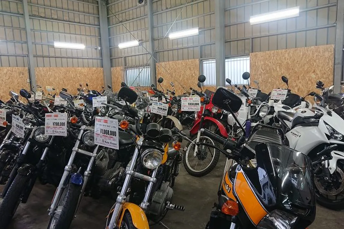 株式会社明るく楽しく_本社_バイク