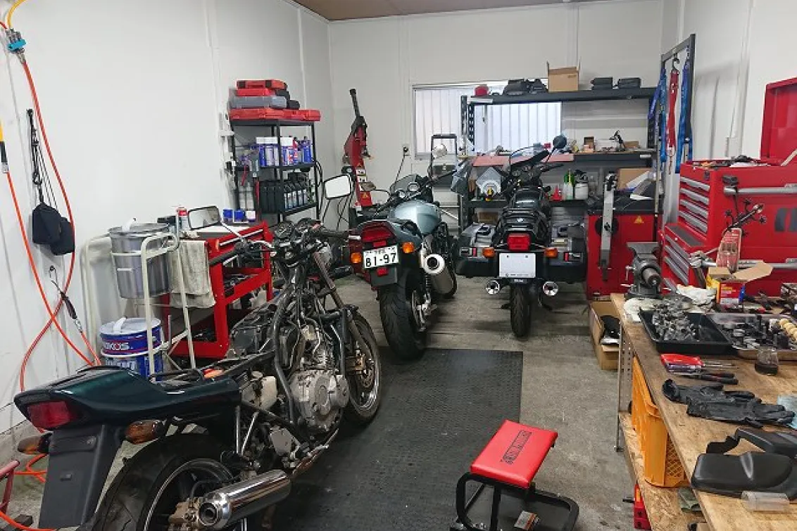 株式会社明るく楽しく_本社_作業現場