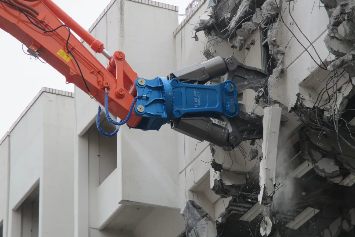 オカダアイヨン株式会社__機械