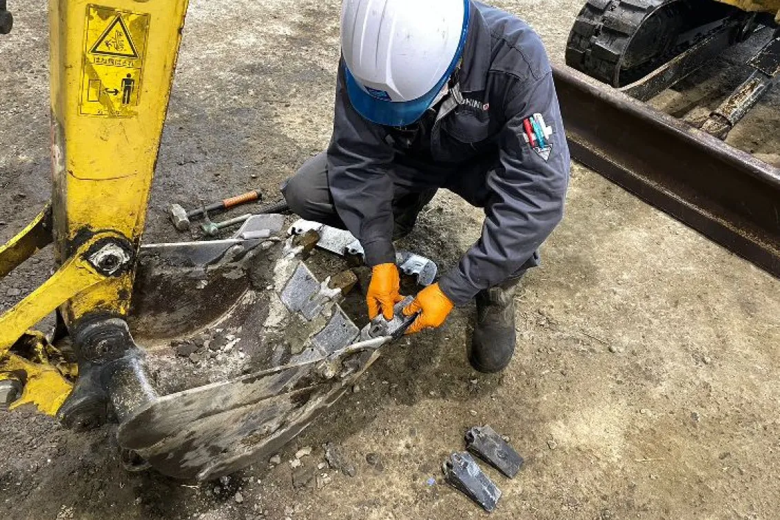 新光重機株式会社_館山営業所_整備風景