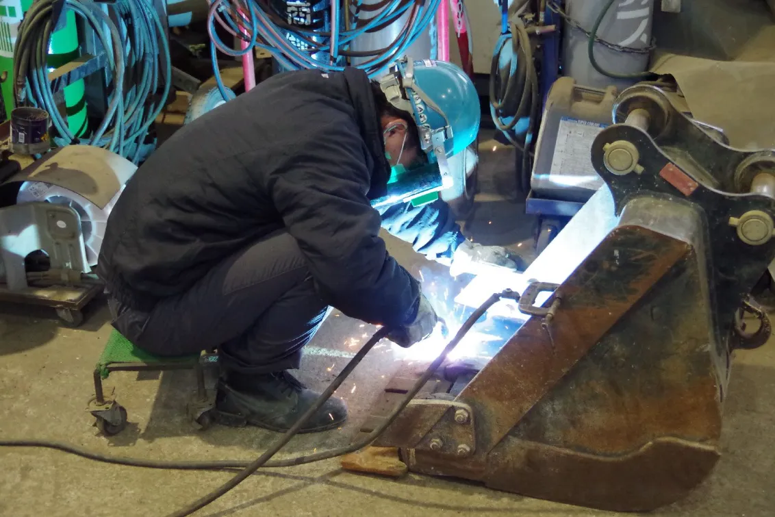 新光重機株式会社_茂原営業所_整備風景