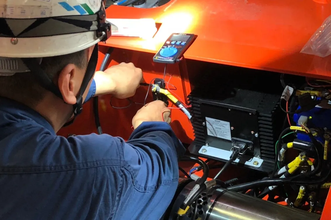 ケーティーマシーナリー株式会社_八街ヤード_整備風景