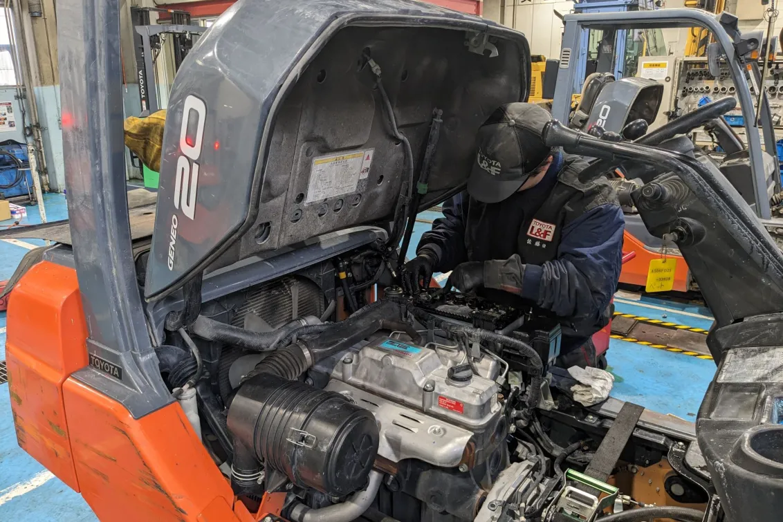 トヨタＬ＆Ｆ新潟株式会社_本社_整備風景