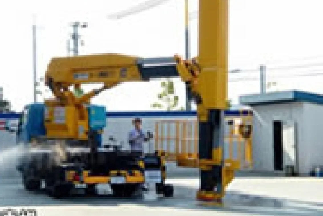 フジ建機リース株式会社＿本社＿作業風景