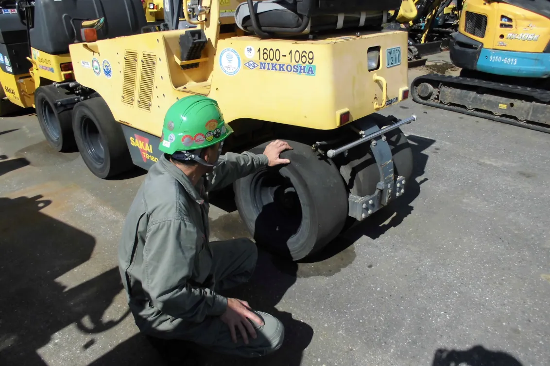 株式会社日興社狭山営業所＿整備作業