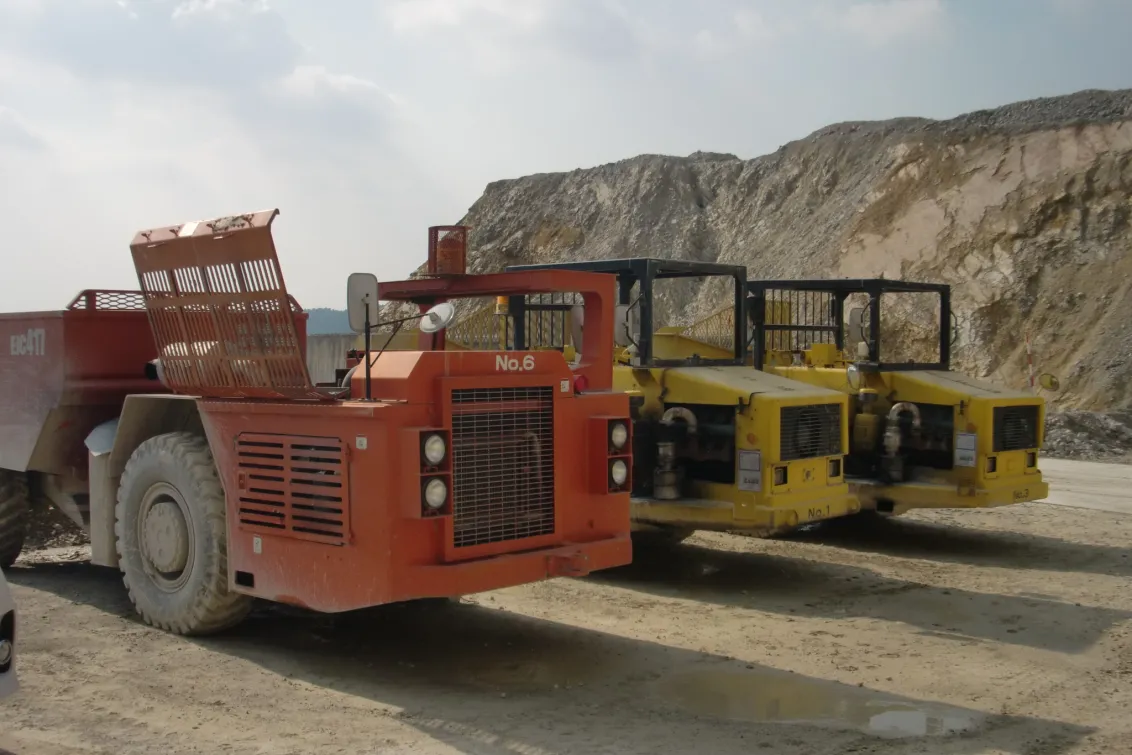 戸田重機鉄工株式会社_本社_建機