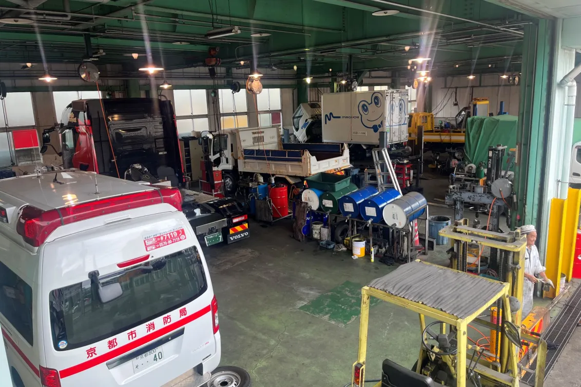 今北自動車工業株式会社_本店_工場内1