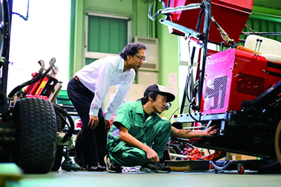 金馬商工株式会社_本社_メンテナンス風景