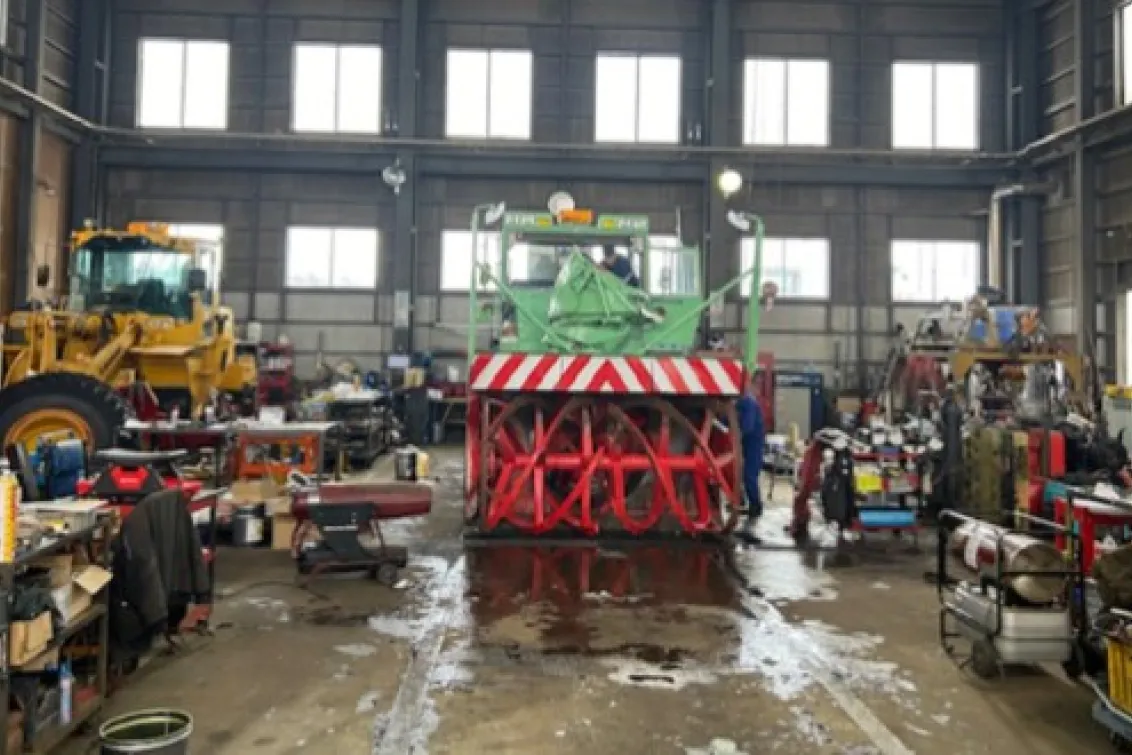 北海道川崎建機株式会社_倶知安支店_工場内