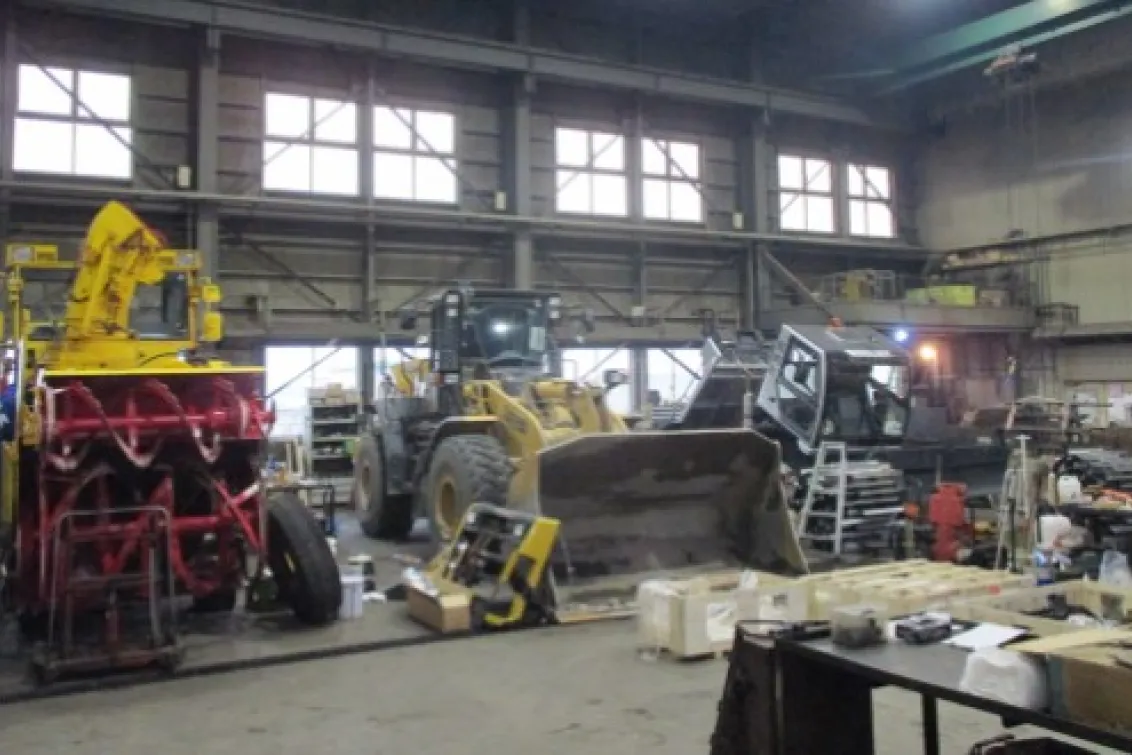 北海道川崎建機株式会社_函館支店_工場内