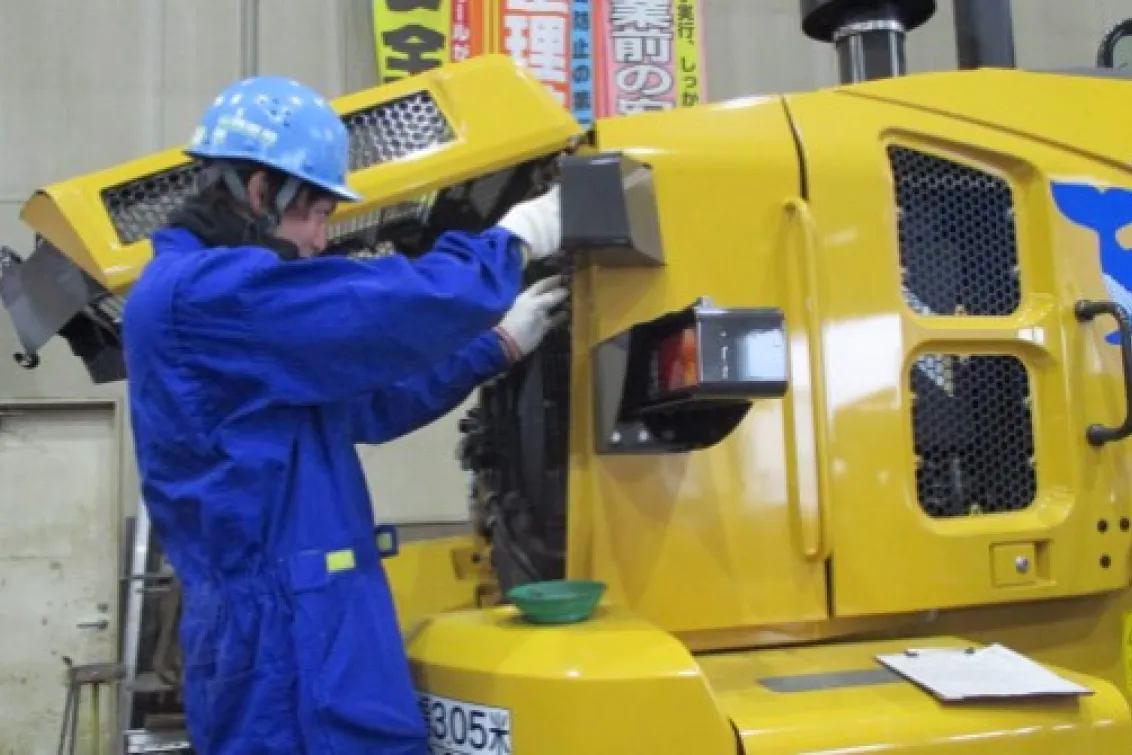 北海道川崎建機株式会社_函館支店_整備風景
