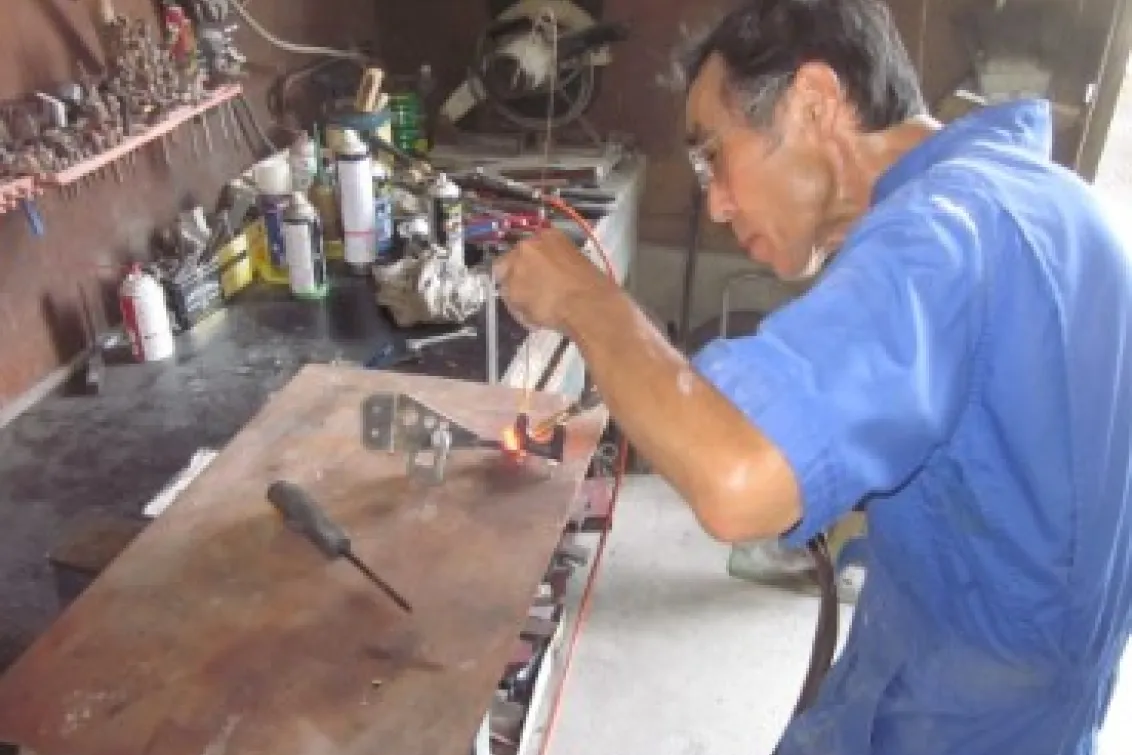 株式会社日本モーターグライダークラブ_工場_整備風景1