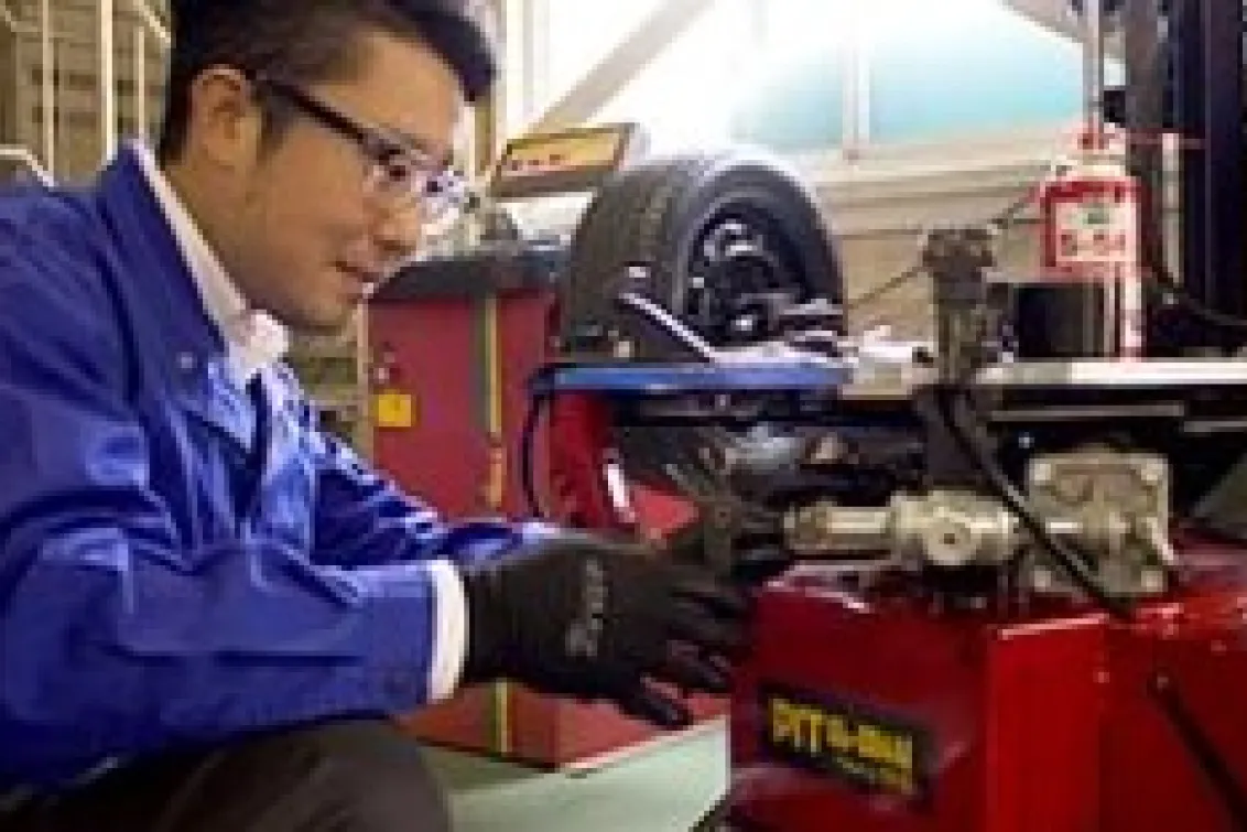 東洋精器工業株式会社_埼玉営業所_作業風景1