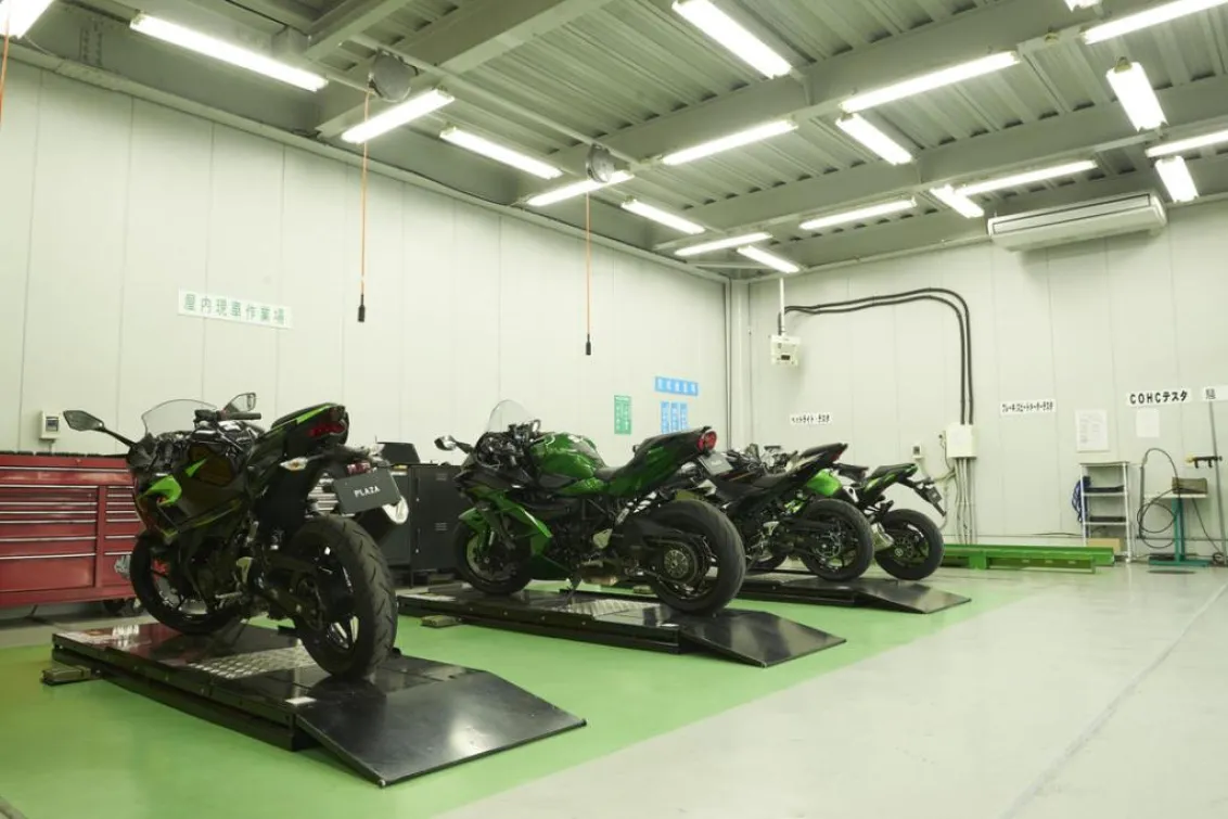 株式会社ビー・フリー_カワサキプラザ松戸_整備工場2