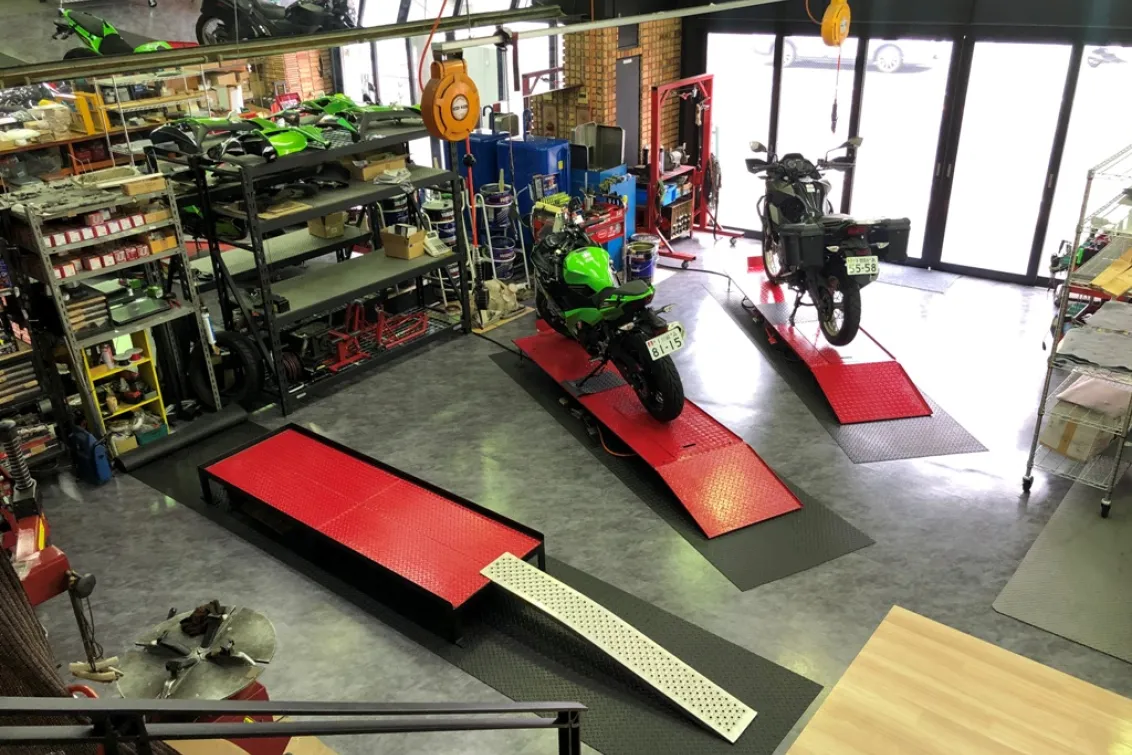 株式会社ビー・フリー_ビーフリー世田谷用賀店_整備工場2