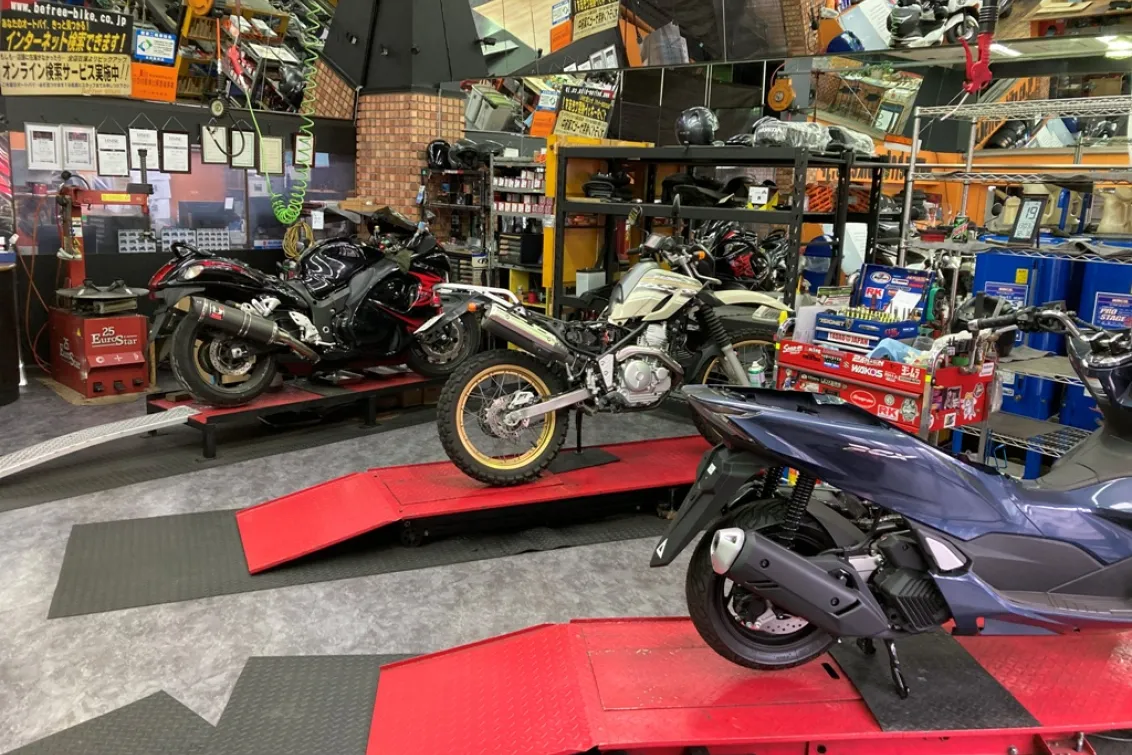 株式会社ビー・フリー_ビーフリー世田谷用賀店_整備工場1