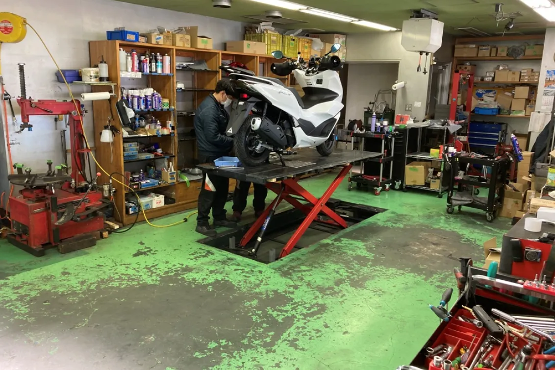 株式会社ビー・フリー_ビーフリー柏インター店_整備工場1