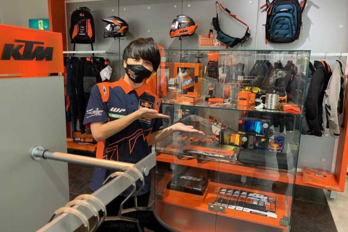 株式会社ビー・フリー_KTM府中／ハスクバーナ・モーターサイクルズ府中_スタッフ