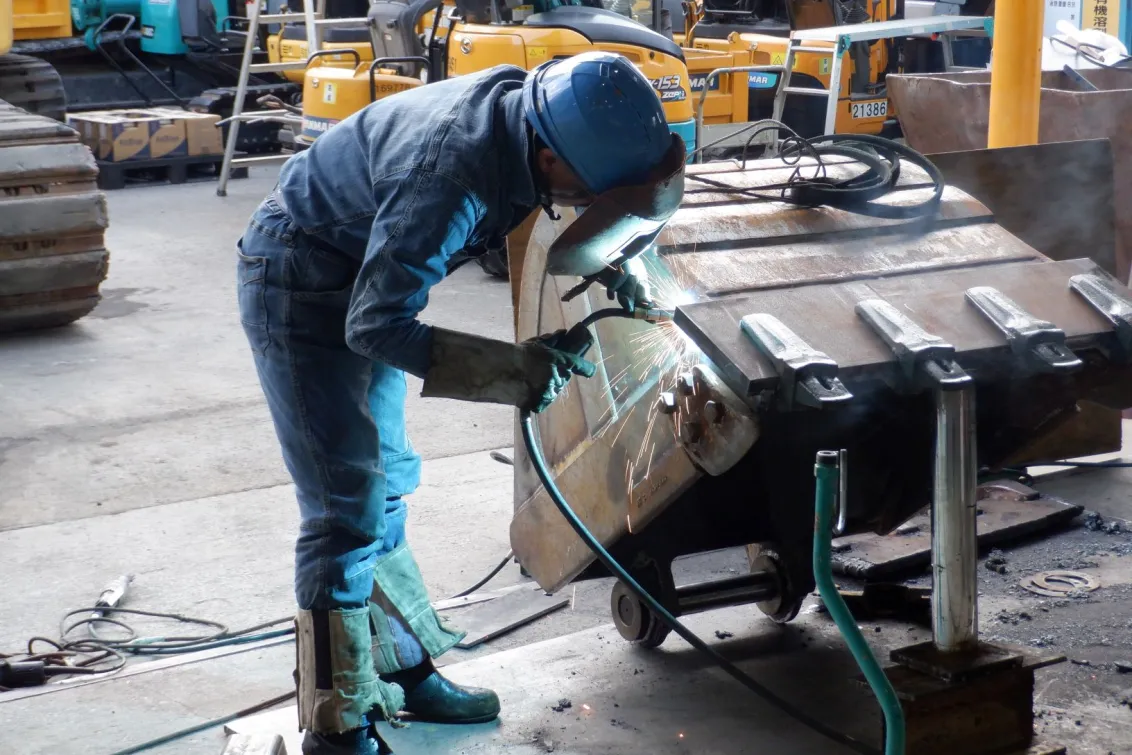 株式会社電動舎_大阪支店_整備風景