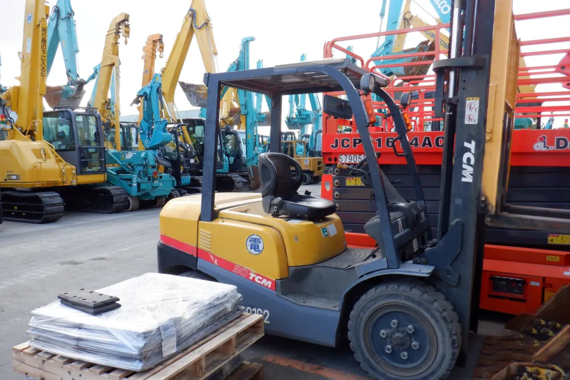 株式会社電動舎_大阪支店_取扱い建機の一部