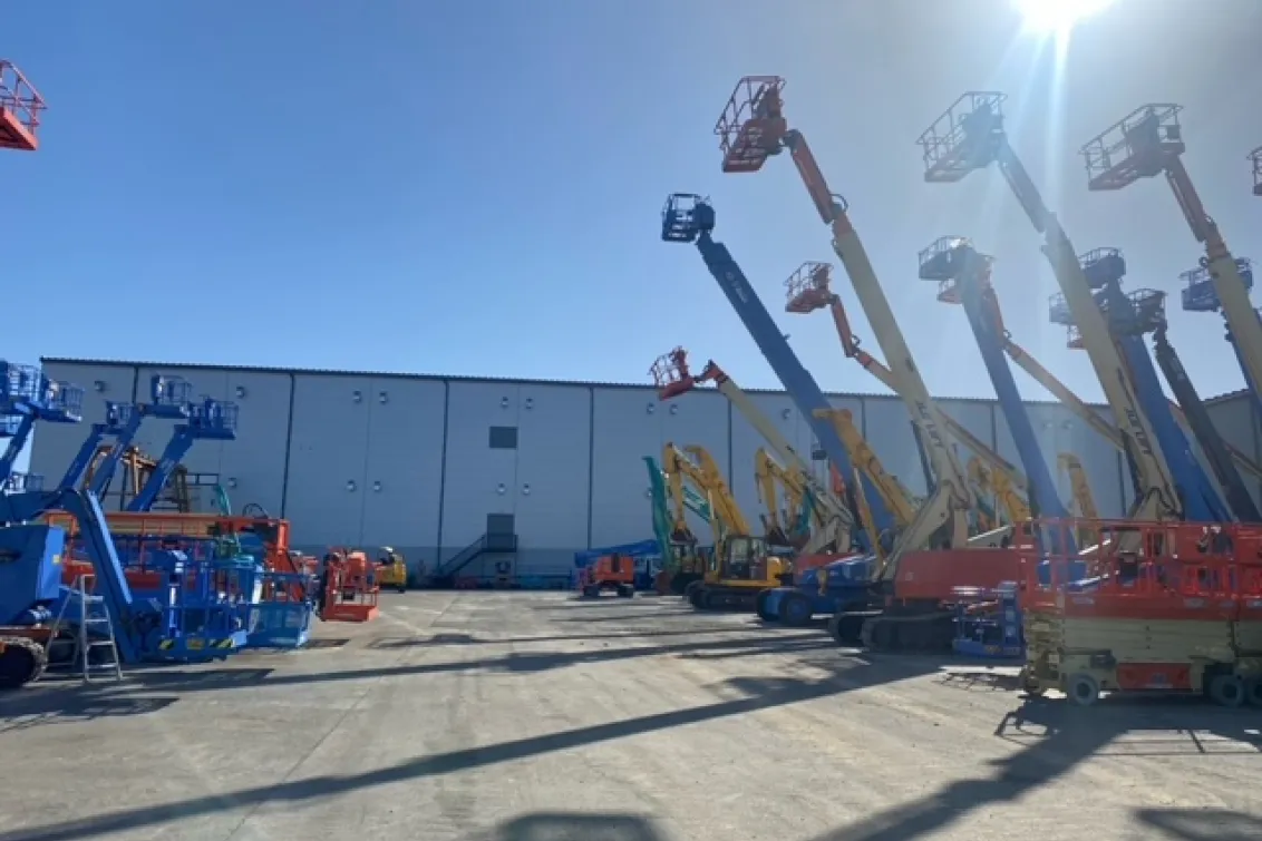 株式会社電動舎_神戸営業所_取扱い建機の一部