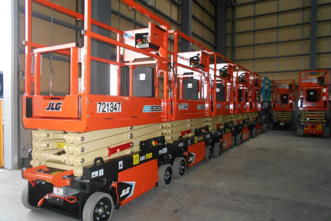 株式会社電動舎_北九州営業所_取扱い建機の一部