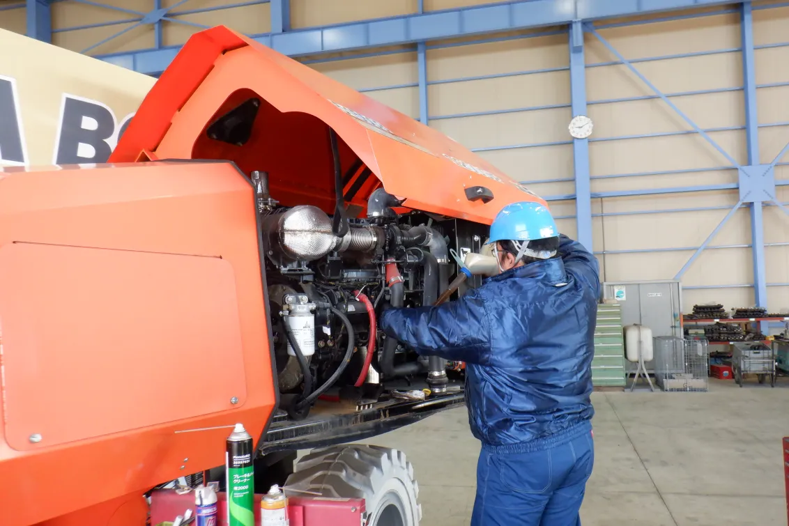 株式会社電動舎_横浜機材センター_整備風景