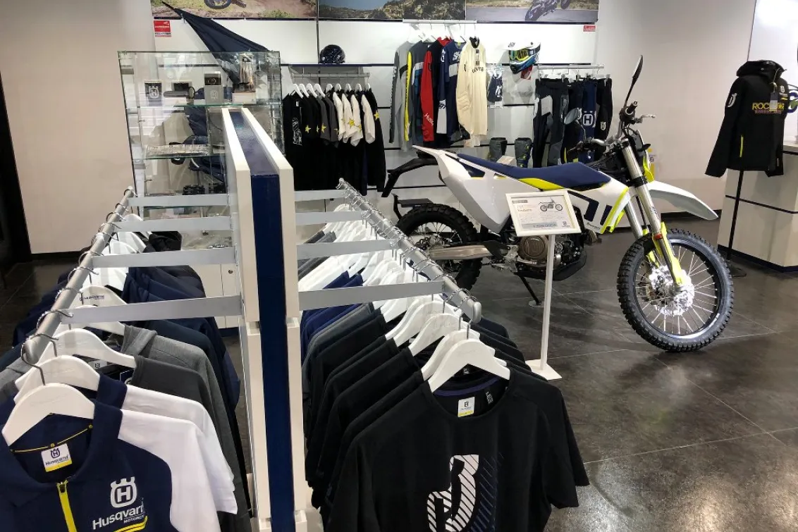 株式会社ビー・フリー_KTM府中／ハスクバーナ・モーターサイクルズ府中_店内3