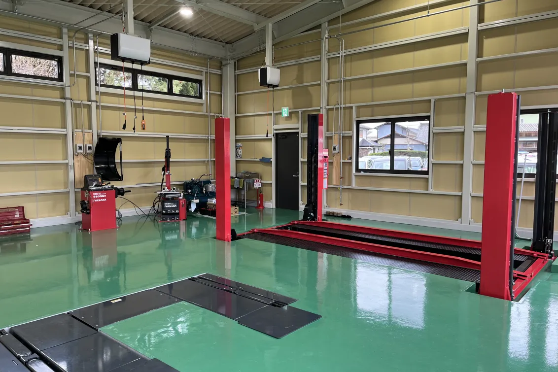 株式会社コバックインターナショナル_コバックカーズ岐南店_工場内観