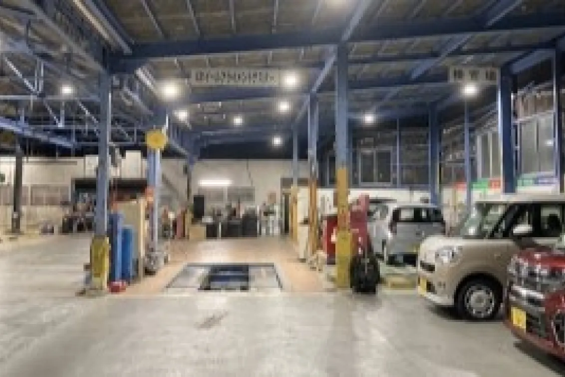 有限会社林モータース_本社_ピット