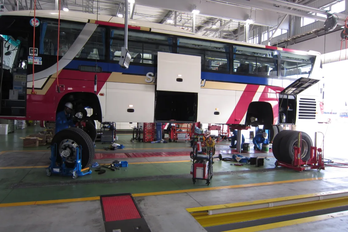 しずてつジャストライン株式会社_相良営業所_作業中