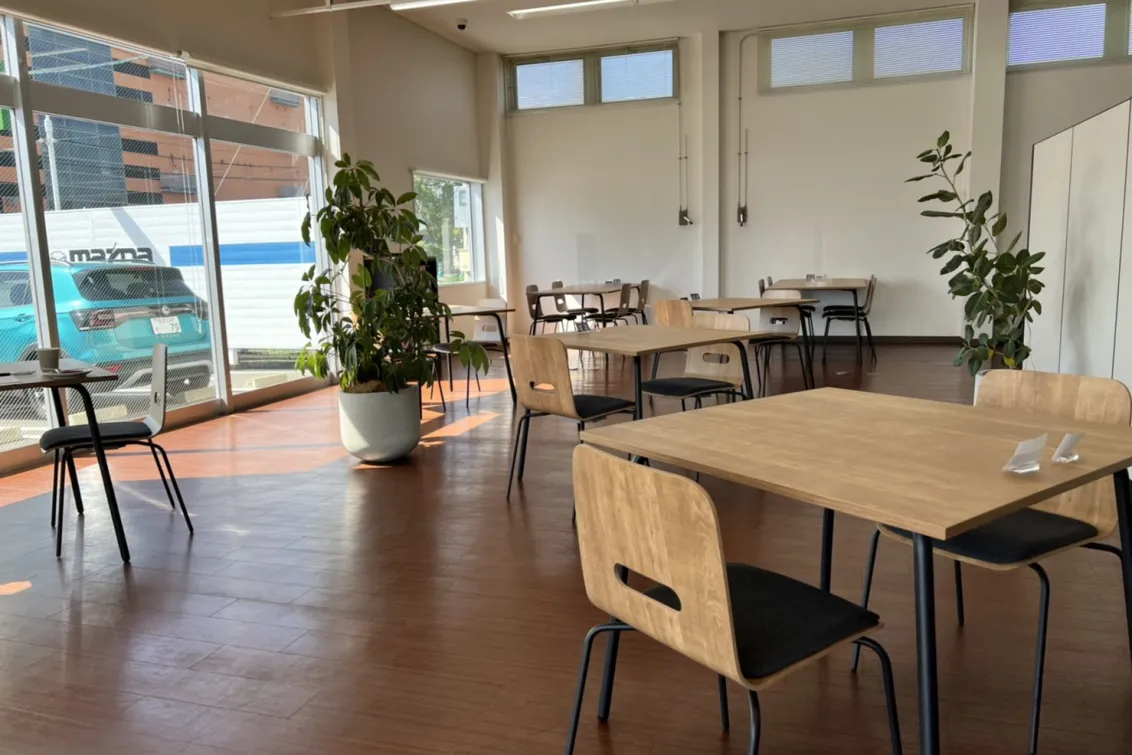 マツダ_西九州マツダ株式会社_城北店_内観