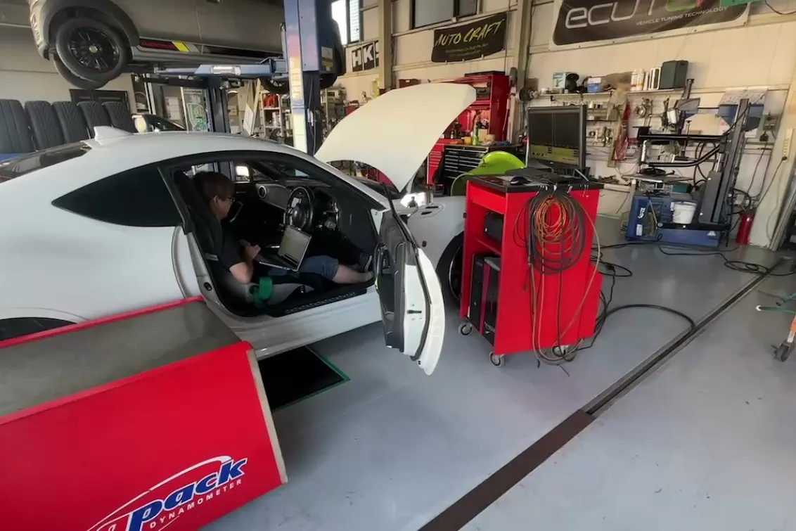 オートクラフト_ECUチューニングではDynapackを使用し、安全かつ正確にセッティングを取っていきます。