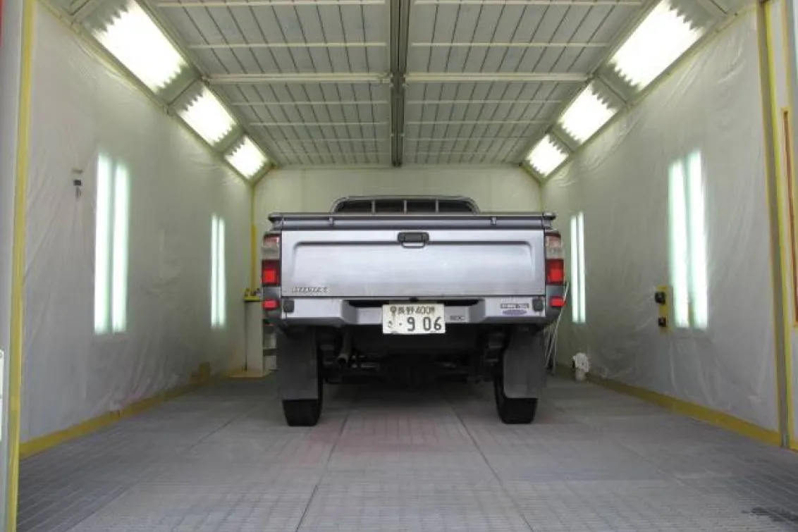 ガレージファルベン_本店_作業中車両