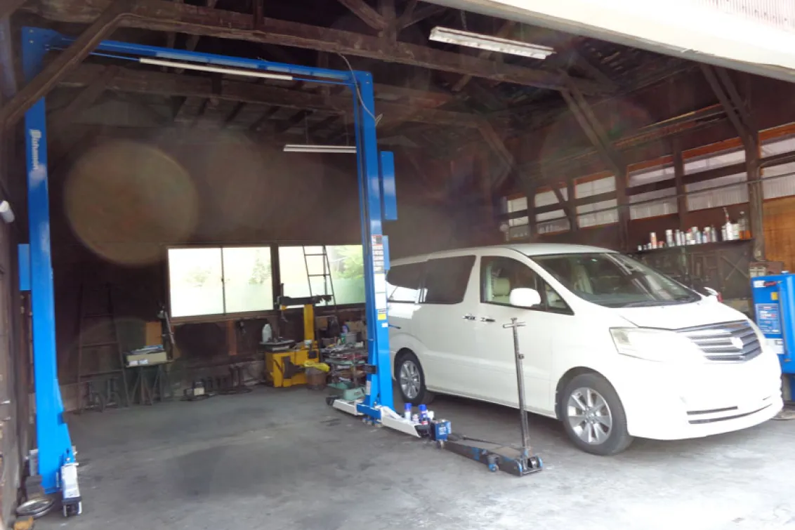 有限会社つるや自動車_本店_自動車整備工場
