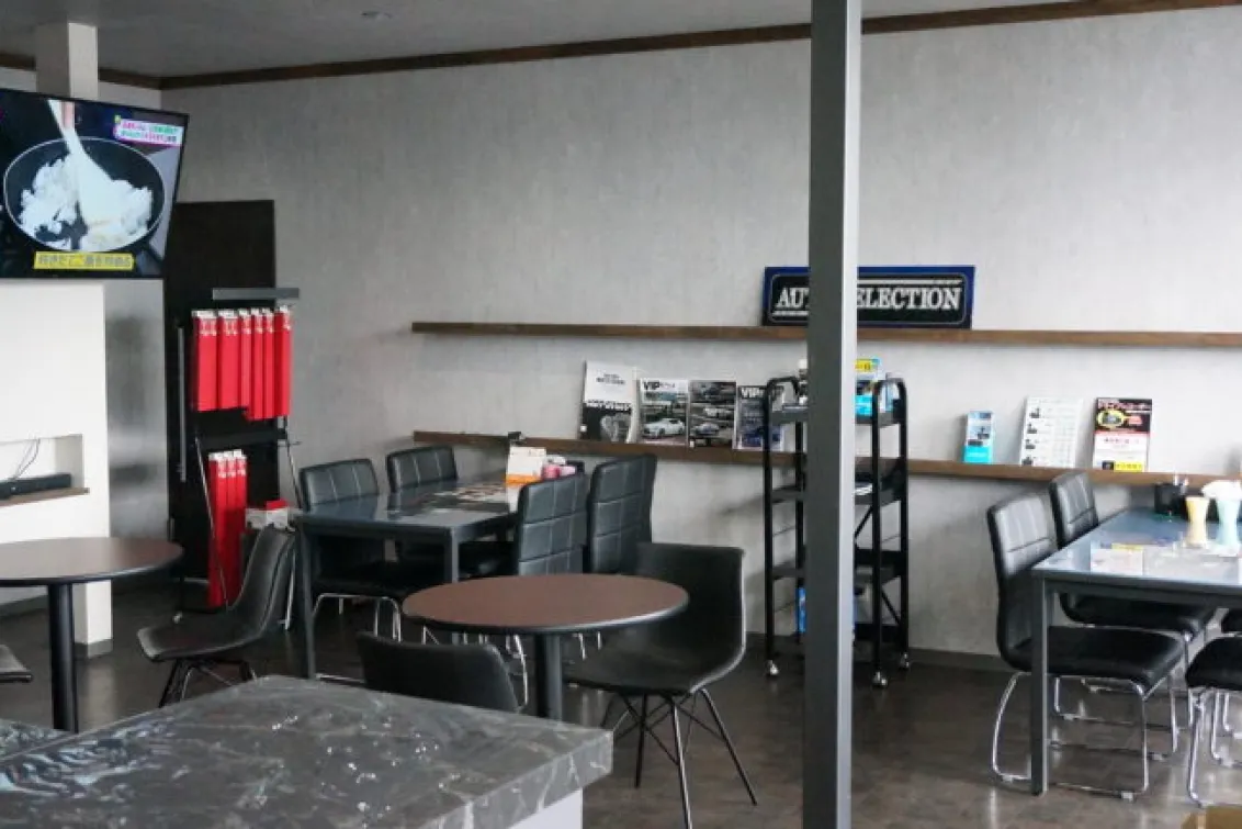 株式会社オートセレクション_本店_店内