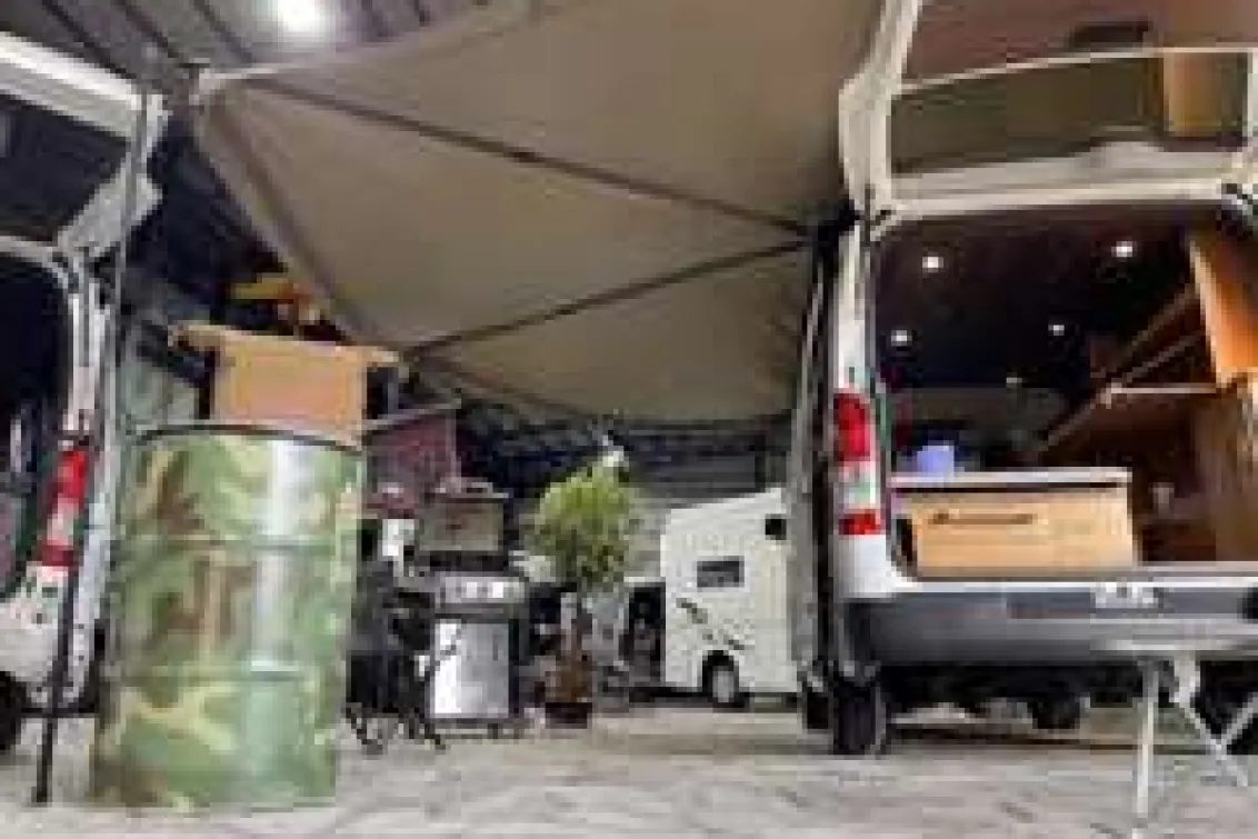 ダイレクトカーズ_店舗内装