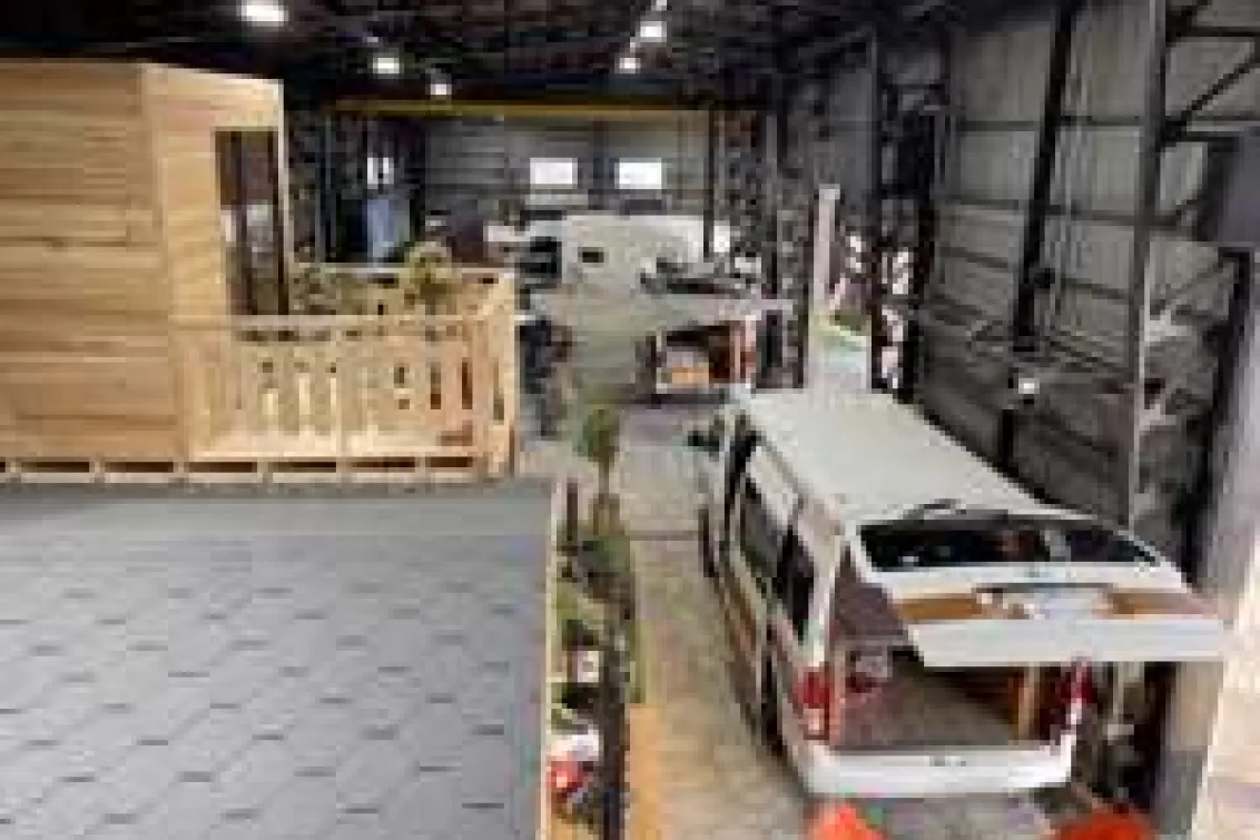 ダイレクトカーズ_店舗内装