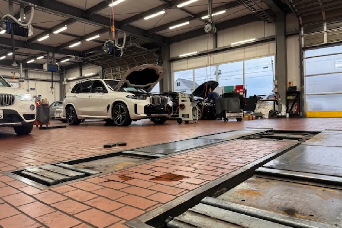 株式会社EinsMotors_工場内の様子