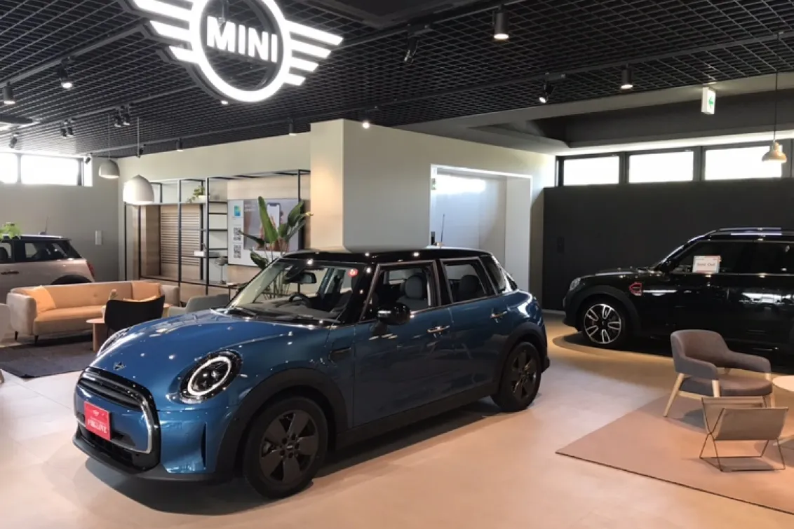 株式会社モトーレン阪神_Hanshin BMW 宝塚支店_ショールーム