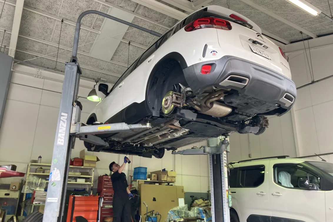 プジョー_（株）K・バロウ_本店_整備場所1