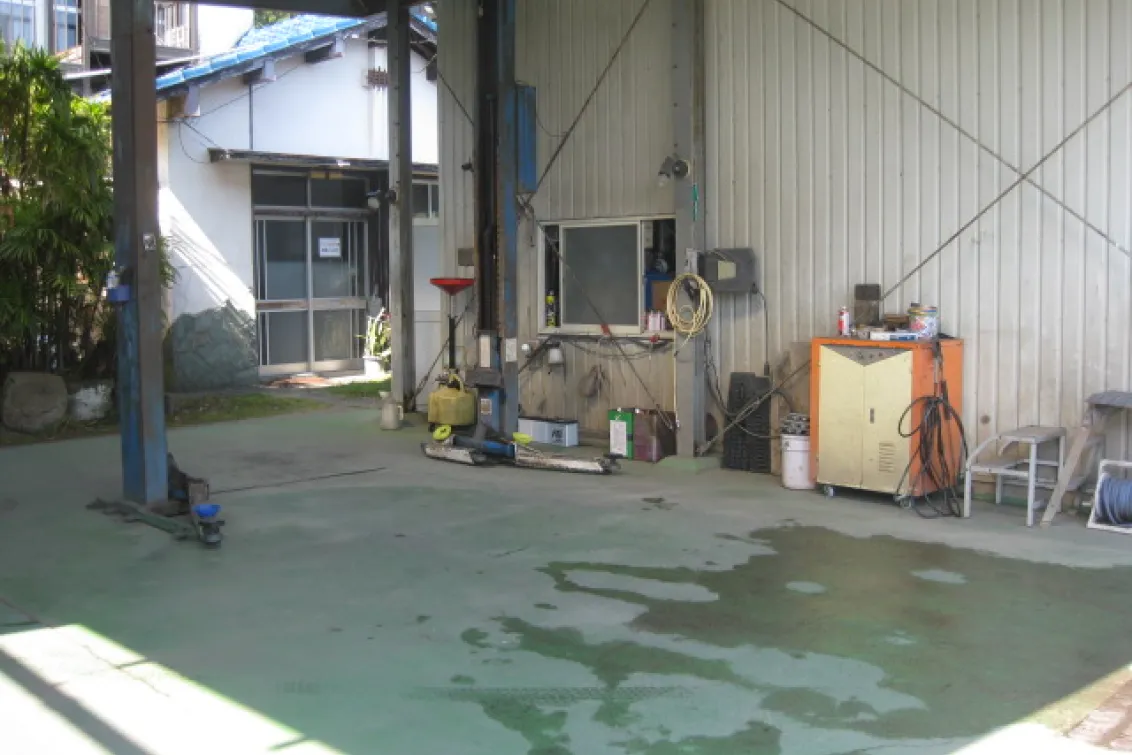 ガレージメイクアップ_本店_サービス工場外観