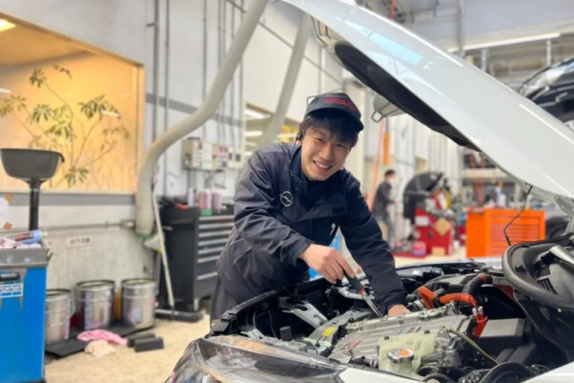 日産_株式会社日産サティオ岡山_R-JOY東岡山店_自動車整備風景