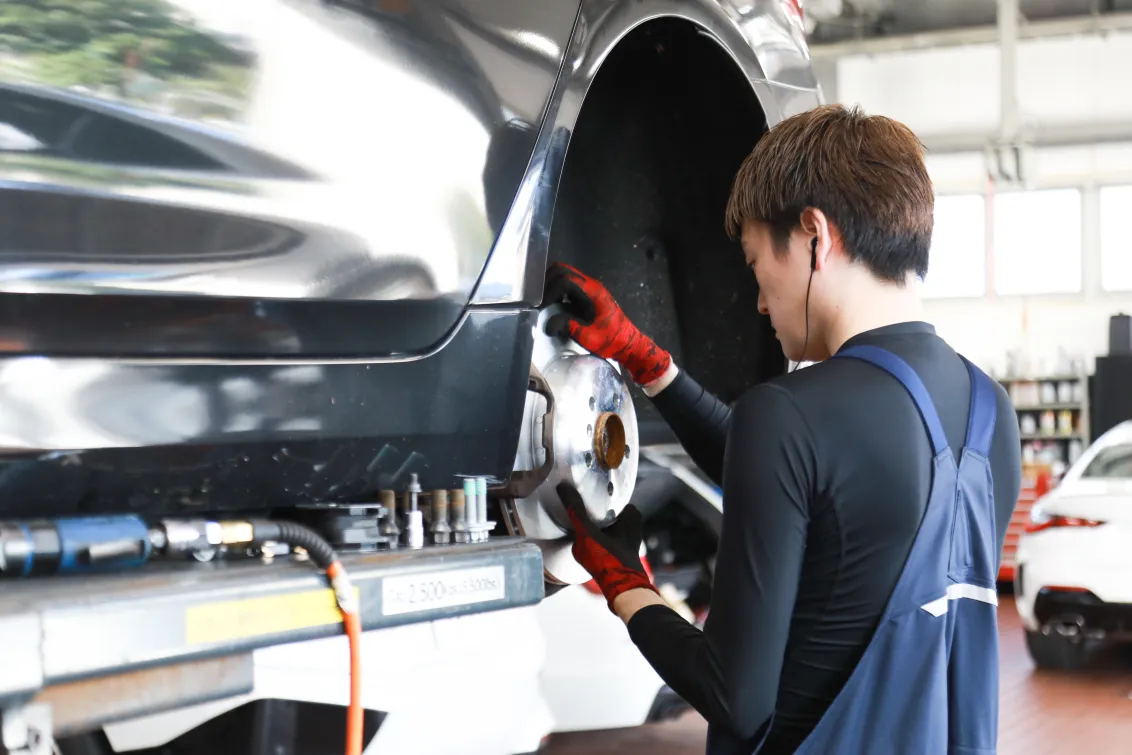 株式会社EinsMotors_作業の様子