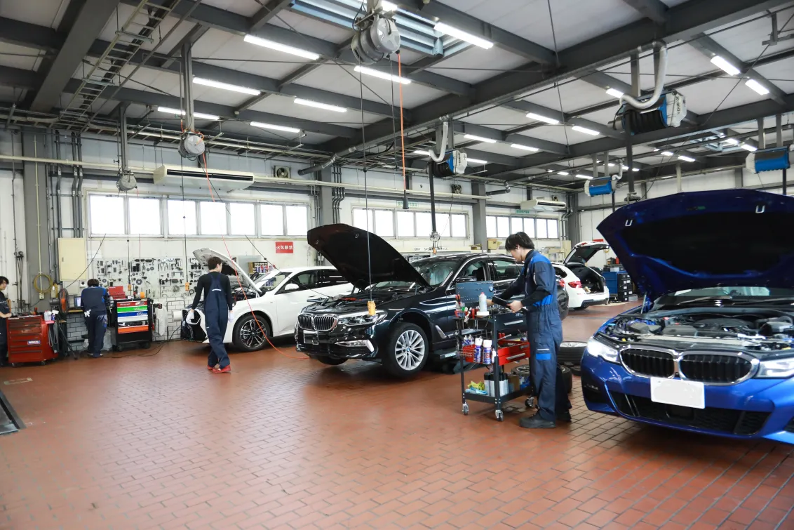 株式会社EinsMotors_店舗内装