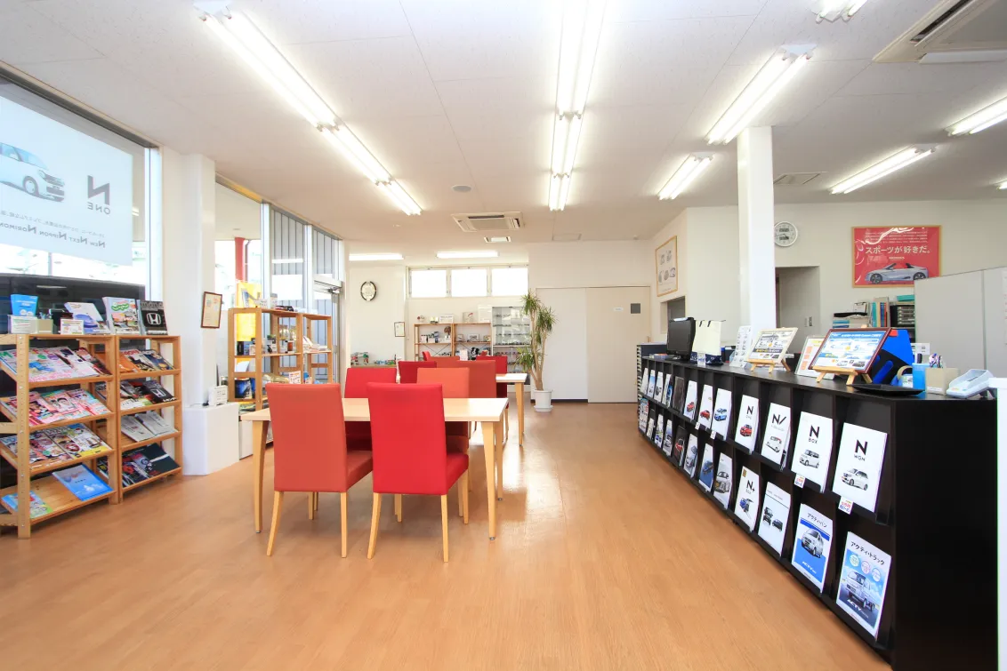 ホンダカーズ山口西　下関南店　店内