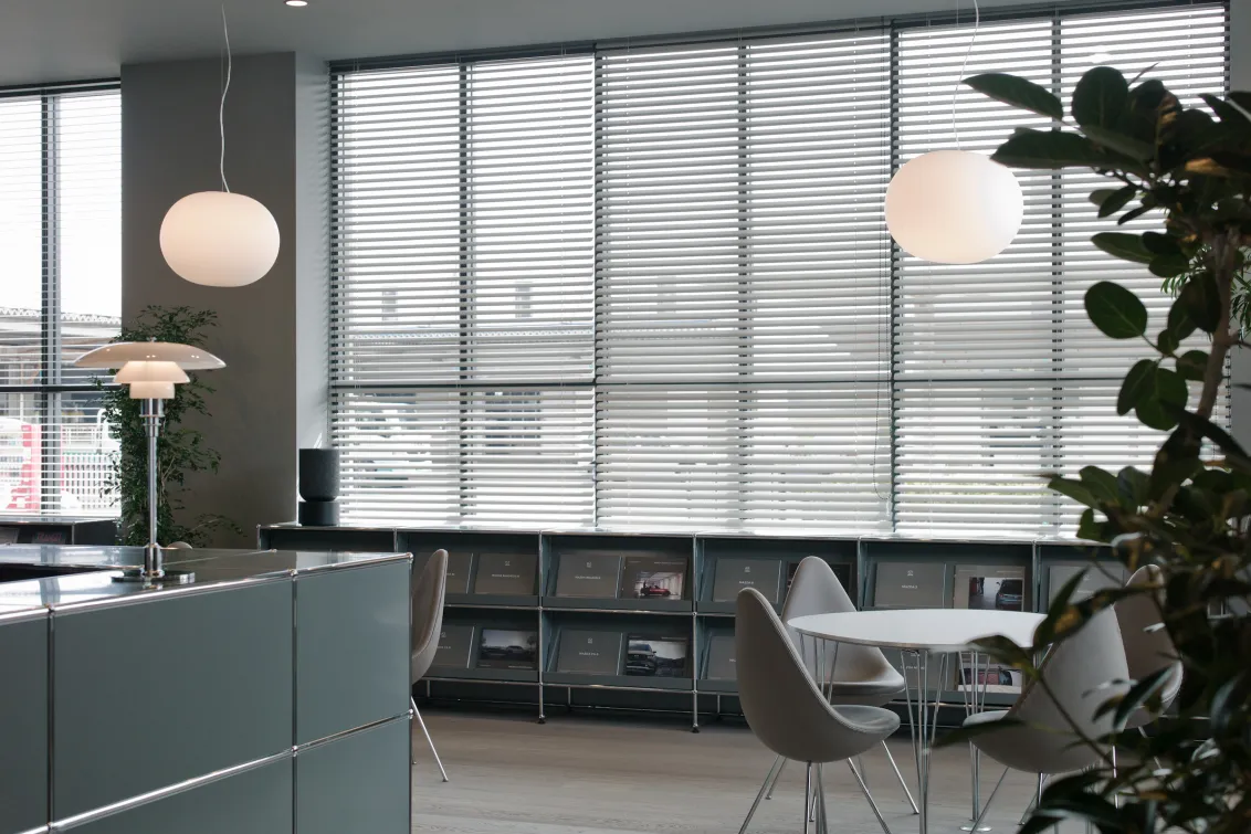 マツダ_西九州マツダ株式会社_唐津店_内観2